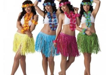 Вечірка в гавайському стилі: квіти, купальник і вода