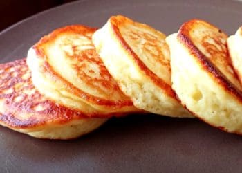 Смачнющі пишні сирні оладки на сніданок за 5 хвилин