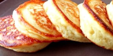 Смачнющі пишні сирні оладки на сніданок за 5 хвилин