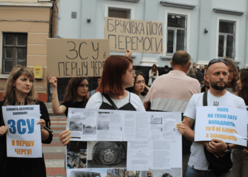 Міський голова Тернополя не з’явився на пікет під міськрадою "ЗСУ у першу чергу"
