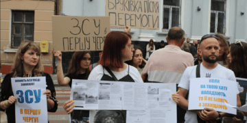 Міський голова Тернополя не з’явився на пікет під міськрадою "ЗСУ у першу чергу"