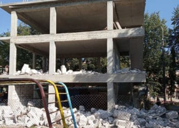 У Тернополі частково розібрали незаконну будову