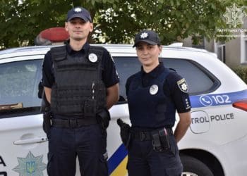 патрульні допомагали чоловіку, який сильно травмувався