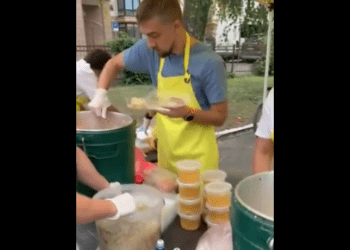 благодійний ресторан "Жовтий фартух" отримав допомогу від фонду "Хвилі змін"