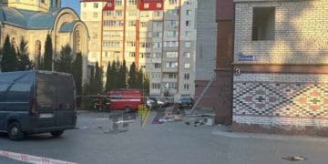 Житель Тернополя викидав з квартири меблі