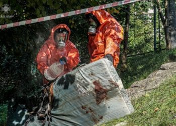 У Тернополі чоловік розлив невідому хімічну речовину