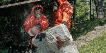 У Тернополі чоловік розлив невідому хімічну речовину