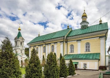 У жіночому монастирі в Кременці вимкнули електрику