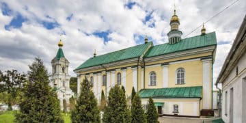 У жіночому монастирі в Кременці вимкнули електрику