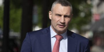 Київський міський голова відзначив почесною грамотою тернопільський благодійний фонд "Хвилі змін"