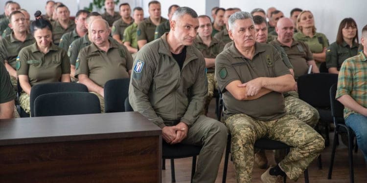 Машини, спорядження, ремонт, – Віталій Кличко побував у військовій частині, яка отримує допомогу з бюджету Києва