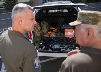 Машини, спорядження, ремонт, – Віталій Кличко побував у військовій частині, яка отримує допомогу з бюджету Києва