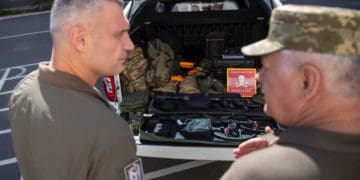 Машини, спорядження, ремонт, – Віталій Кличко побував у військовій частині, яка отримує допомогу з бюджету Києва