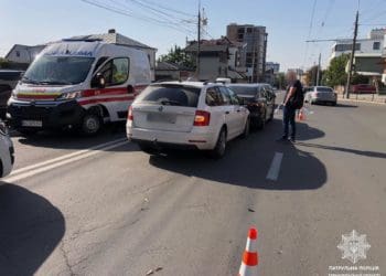 У Тернополі на головній вулиці зіткнулись чотири авто