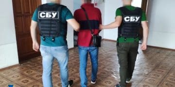 СБУ викрила російського інформатора, який збирав розвіддані про українські війська та критичну інфраструктуру на кордоні з рф