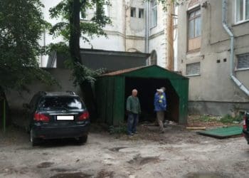 З центру Тернополя на смітник вивезли гараж, який належав невідомому