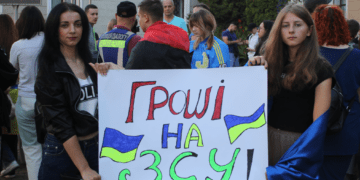 У Тернополі вже вдруге під стінами міської ради вимагали менше коштів вкладати в бруківку, і більше – у ЗСУ