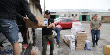 Автомобіль, Starlink, будівельні матеріали та продукти: волонтери «Української команди» знову везуть допомогу на фронт (Відео)