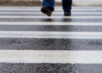 Водій збив неповнолітню на переході і втік