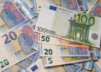 Тернопільський суд конфіскував у жінки куплену валюту