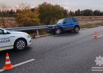 водій в наркотичному сп’янінні наїхав на дорожнє огородження