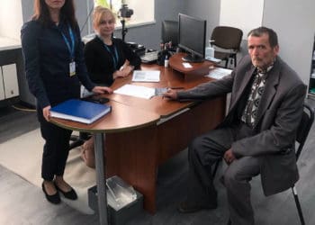 житель Запорізької області переїхав на Тернопільщину і оформив тут перший паспорт