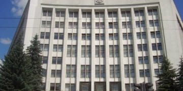 Двом ексзаступникам начальника Тернопільської ОВА встигли подовжити запобіжні заходи