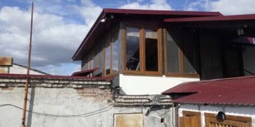 Поліцейські перевірили надбудову на даху багатоповерхівки у Тернополі, яка може належати посадовцю