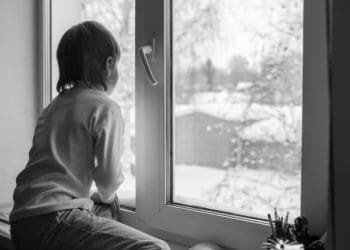 двоє дітей випали з вікна у Микулинцях