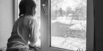 двоє дітей випали з вікна у Микулинцях