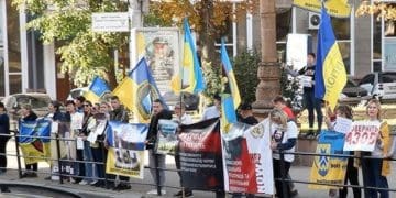 Повернути полонених захисників Маріуполя закликали під час акції у Тернополі