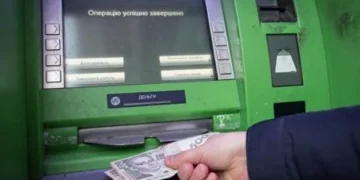 Зняв гроші з карток і перерахував шахраям житель Тернополя
