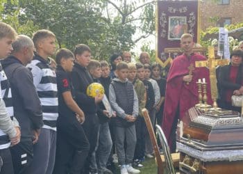 Із відомим футбольним тренером попрощалися у Великих Гаях