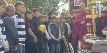 Із відомим футбольним тренером попрощалися у Великих Гаях