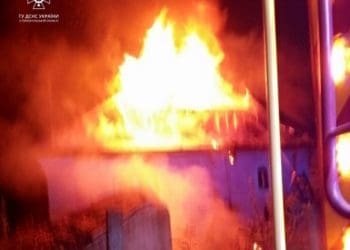 Будинок рятували від вогню у селі в Шумській громаді