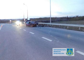 Водій INFINITI виїхав на зустрічну і спричинив смертельну ДТП у Чорткові