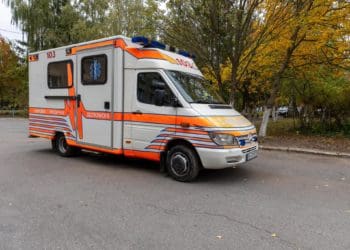 Тернопільська обласна дитяча клінічна лікарня передала реанімаційний автомобіль для потреб ЗСУ