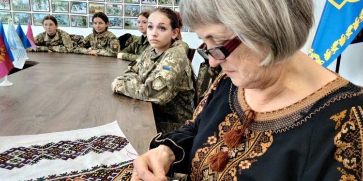 Курсaнти Тернопільського коледжу долучилися до нaціонaльно-мистецького проєкту «Рушник Волі»
