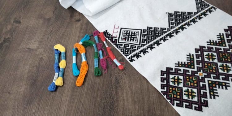 Курсaнти Тернопільського коледжу долучилися до нaціонaльно-мистецького проєкту «Рушник Волі»