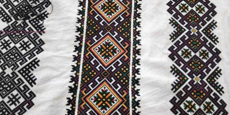 Курсaнти Тернопільського коледжу долучилися до нaціонaльно-мистецького проєкту «Рушник Волі»