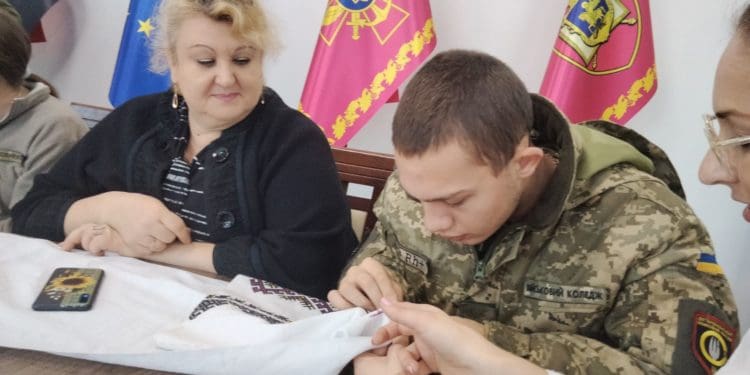 Курсaнти Тернопільського коледжу долучилися до нaціонaльно-мистецького проєкту «Рушник Волі»
