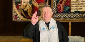 На Тернопільщині священник веде богослужіння жестовою мовою