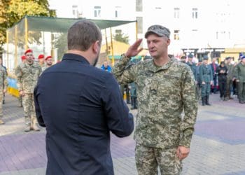 Медалями і грамотами нагородили військовослужбовців у День захисників