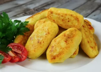 Картопляні котлети з сирною начинкою: рецепт на вихідні