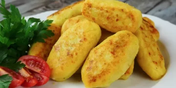 Картопляні котлети з сирною начинкою: рецепт на вихідні