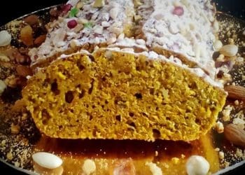Гарбузовий кекс печуть з сухофруктами та горіхами: сезонний рецепт