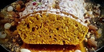 Гарбузовий кекс печуть з сухофруктами та горіхами: сезонний рецепт