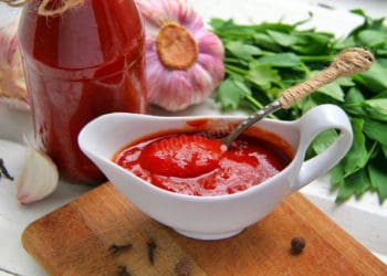 Зробіть домашній кетчуп і не пошкодуєте: рецепт дня