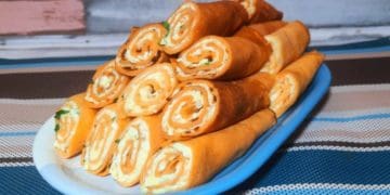 Рецепт томатних млинців з копченим сиром