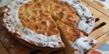 Осінній рецепт: Пиріг “Невидимка” готують з яблуками